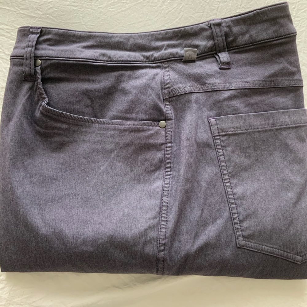 Lululemon ABC Pansy sz 36 hemmed to 32” Never Worn